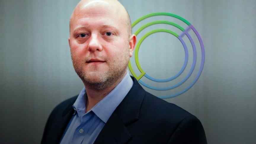 Jeremy Allaire in black jacket and blue shirt, behind him Circle logo